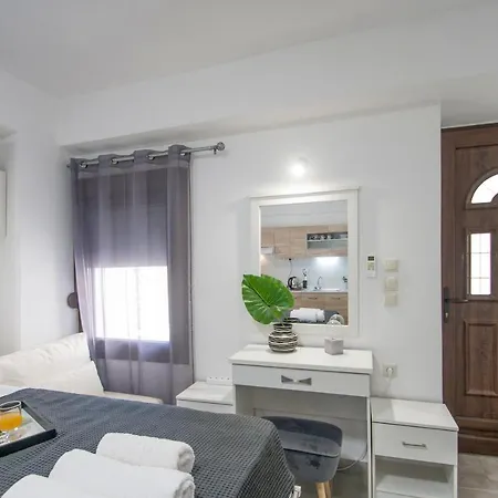 Bohemian Townhouse Apartment Skiathos Town Exterior photo