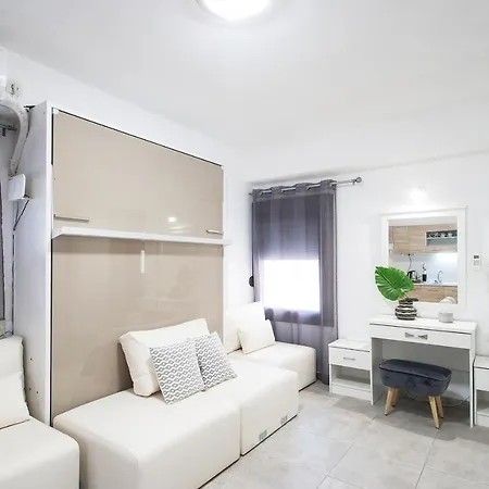 Bohemian Townhouse Apartment Skiathos Town Exterior photo