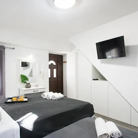 Bohemian Townhouse Apartment Skiathos Town Exterior photo